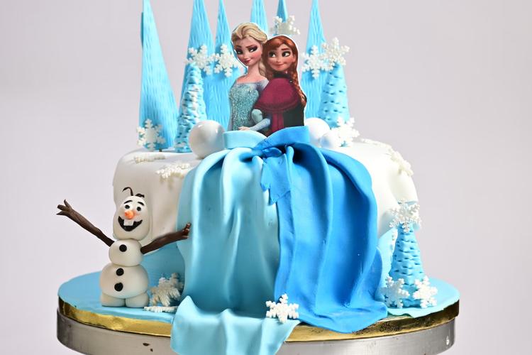 Top 6 Fondant Cakes to Send to Your Loved Ones