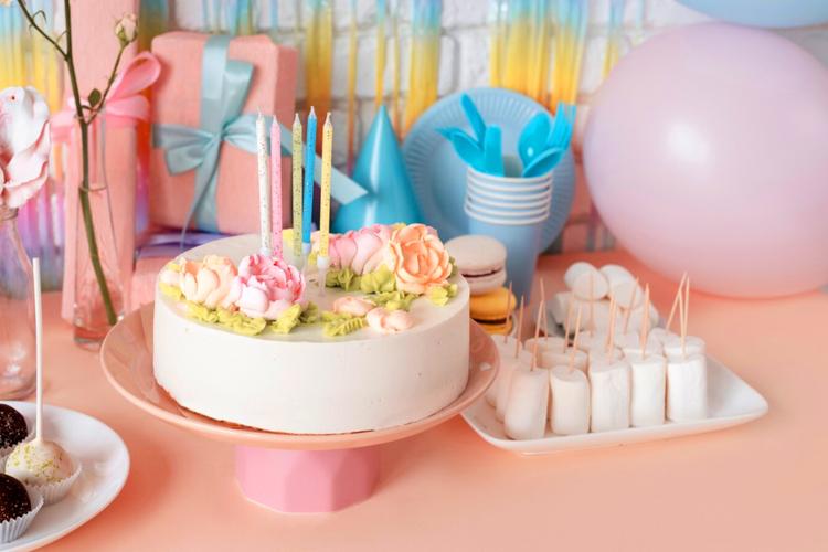 Top 6 Fondant Cakes to Send to Your Loved Ones