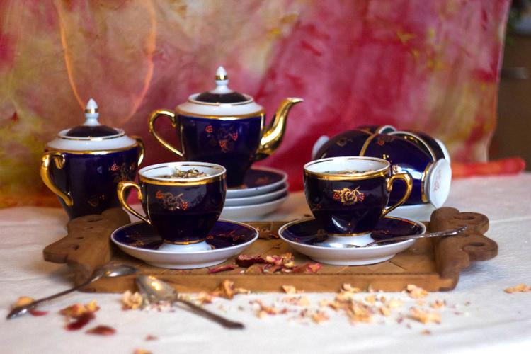 What to Gift to Parents on 25th Anniversary?