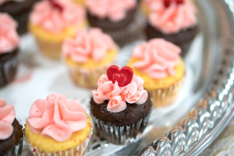 Top 5 Valentine's Day Gourmet Hampers to Send to India