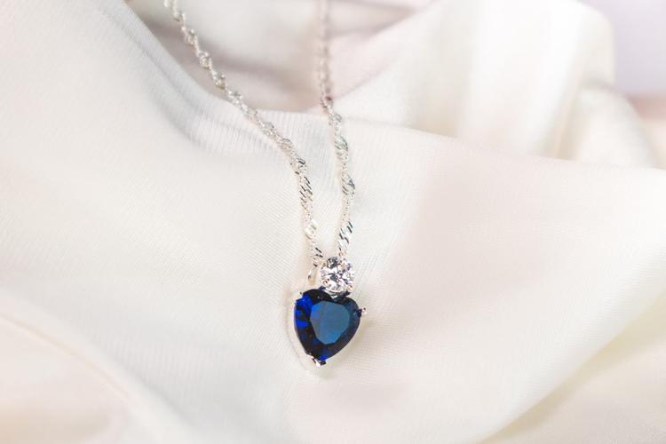 Top 5 Jewelry Gifts for Valentine's Day in India 