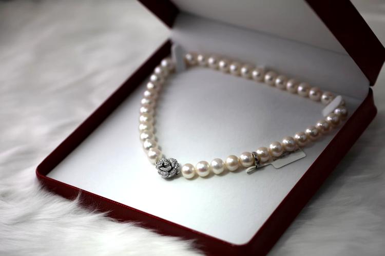 5 Premium Valentine's Day Jewelry to Send to India
