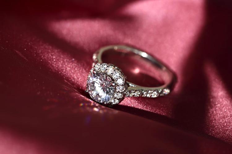 5 Premium Valentine's Day Jewelry to Send to India