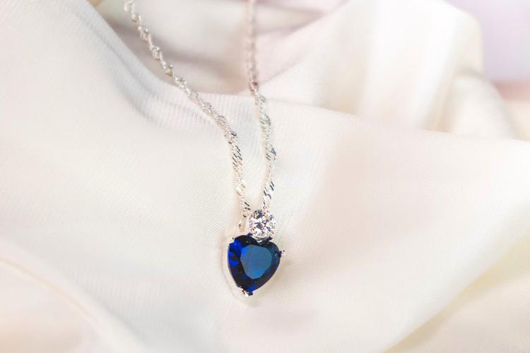 Send Valentine's Day Gift to Gurgaon