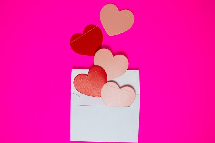 Top 9 Valentine's Day Gifts to Send in Delhi