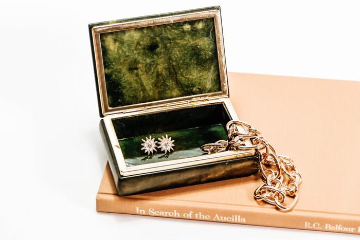 Top 7 Valentine's Day Gifts to Send to Thane