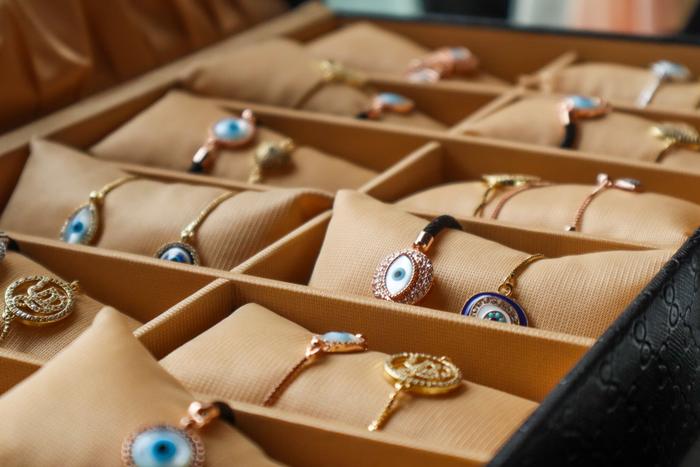 Top 7 Valentine's Day Gifts to Send to Thane