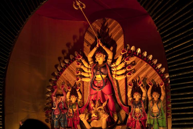 Planning to go for Pandal Hopping in Durga Puja 2025?