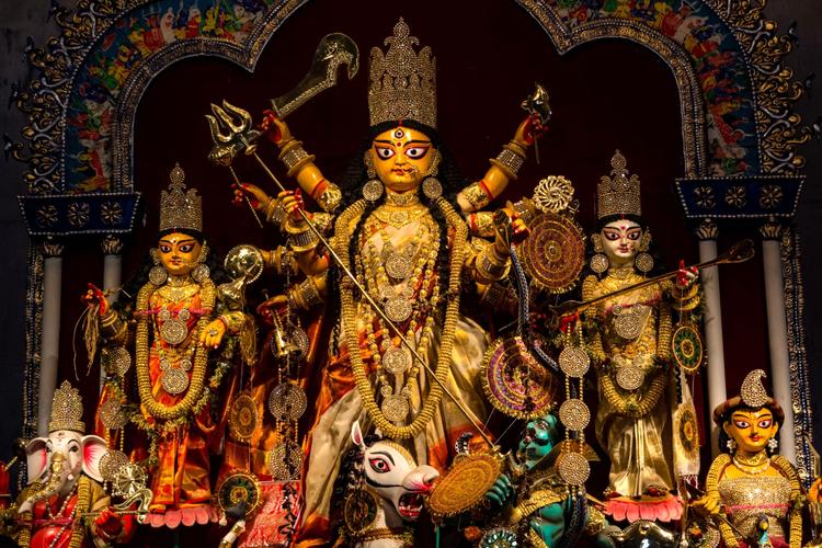 Planning to go for Pandal Hopping in Durga Puja 2025?