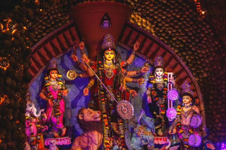 Planning to go for Pandal Hopping in Durga Puja 2025?