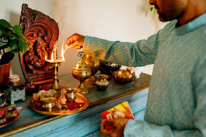 Traditional Outfits for Durga Puja 2026