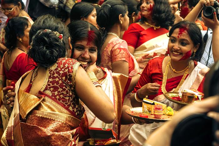 Traditional Outfits for Durga Puja 2026