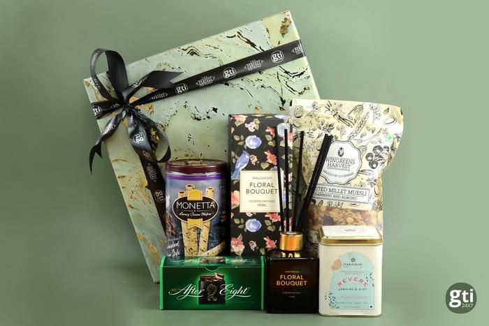 Top 7 Holi Gifts to Send to New Delhi