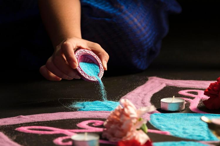 Top 6 Holi Gifts to Send to Anand