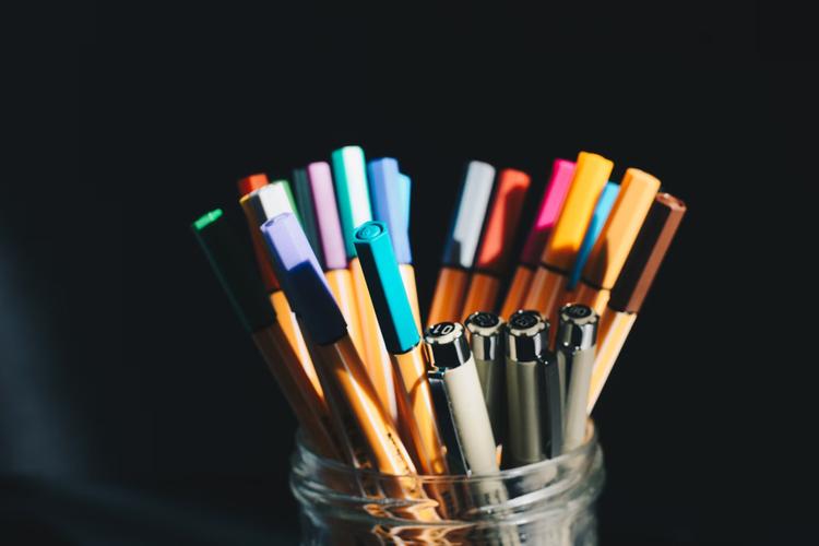 Top 6 Holi Gifts to Send to Anand