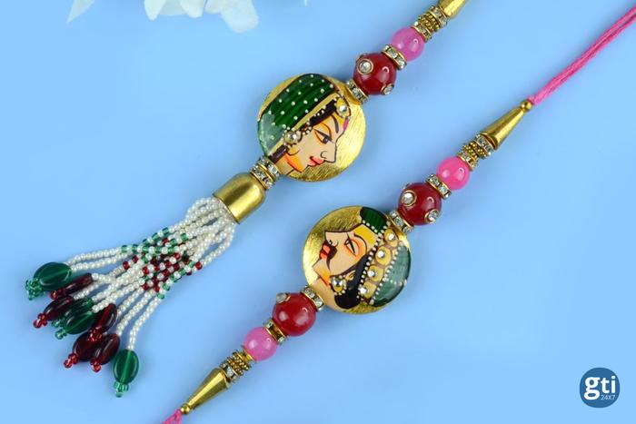 On Which Hand of Bhaiya & Bhabhi should the Rakhi be tied?