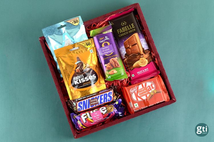 Top Chocolate Hampers to send on Rakhi