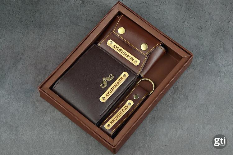 Top 7 Boss Day Gifts to Send to Hyderabad