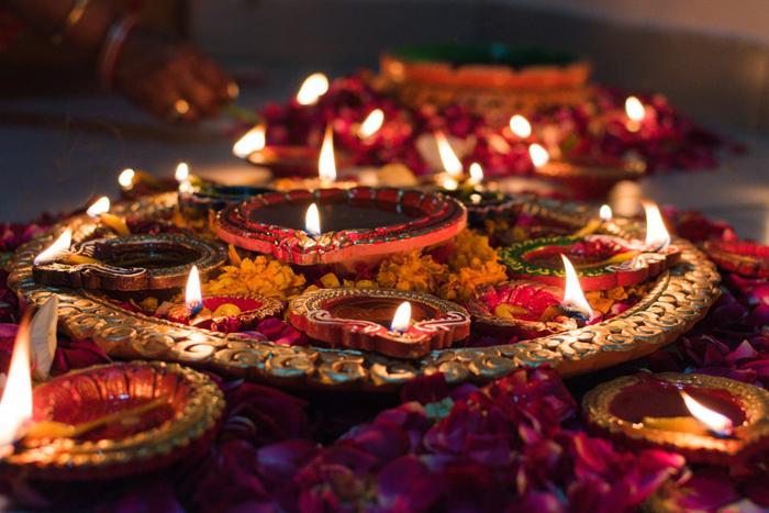 Top 8 Diwali Gifts to Send to Anand