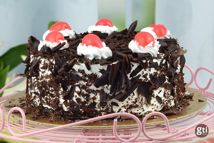 Top 7 Cakes to India on Anniversary