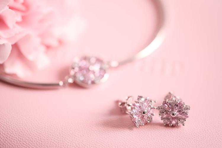 Top 10 Birthday Gifts for Her in India