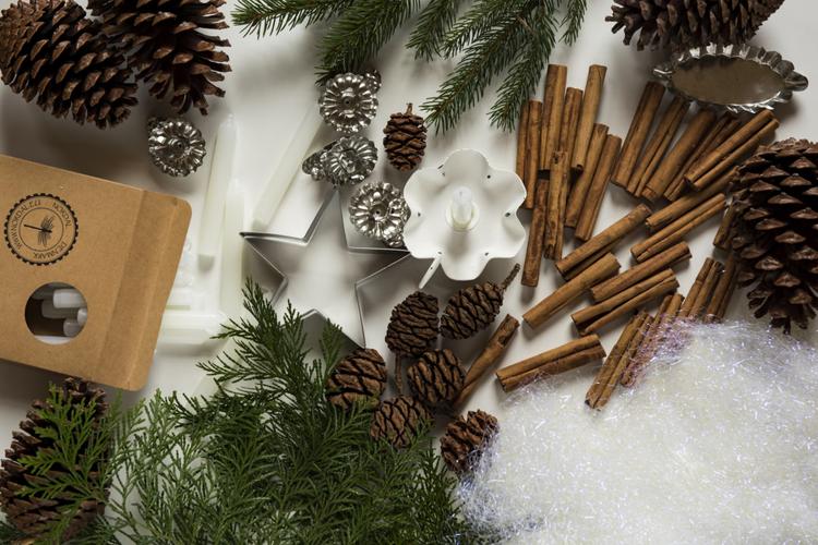 Send Enthralling Christmas Gifts to India