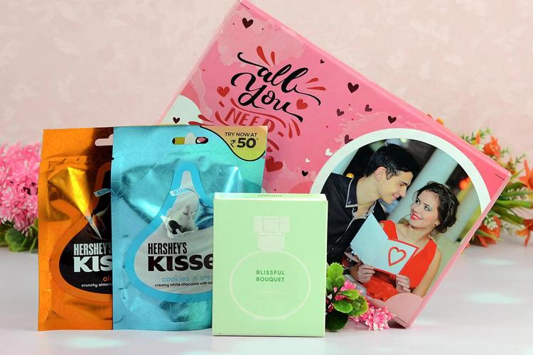 Woo Her on Valentine with 7 Day Serenades