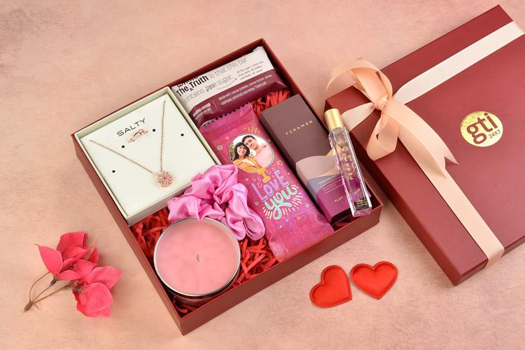 Top 7 Beauty Gift Hampers for Her