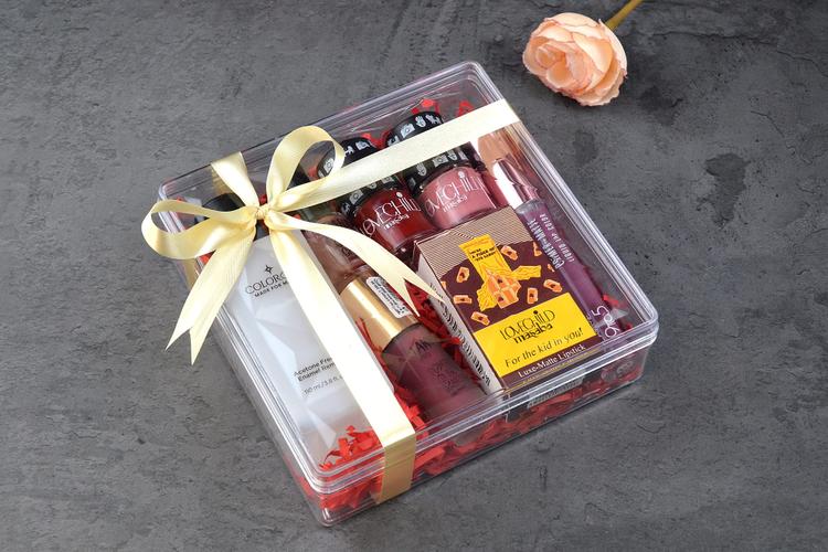 Top 6 Makeup Combos to Send in India as Gifts
