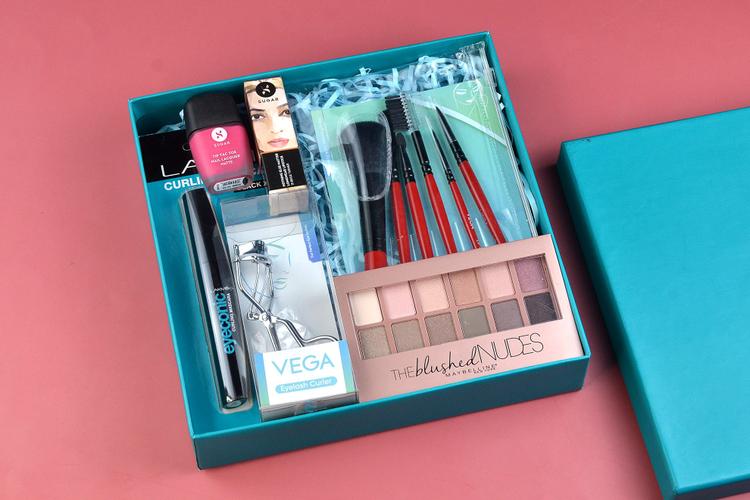 Top 6 Makeup Combos to Send in India as Gifts