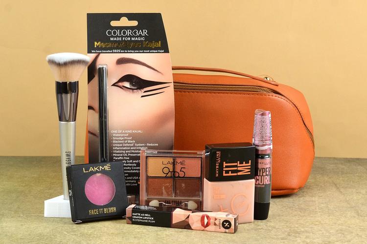 Top 6 Makeup Combos to Send in India as Gifts
