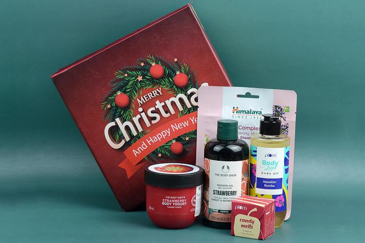Top 5 Curated Gift Hampers