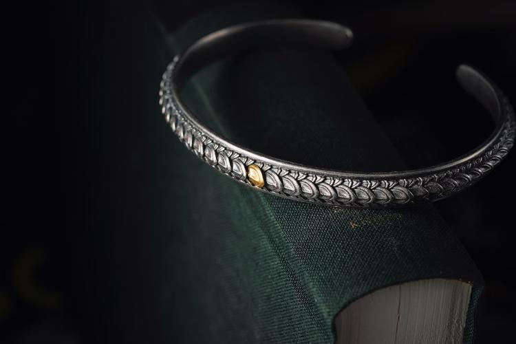 Top 10 Traditional Indian Gifts for Men