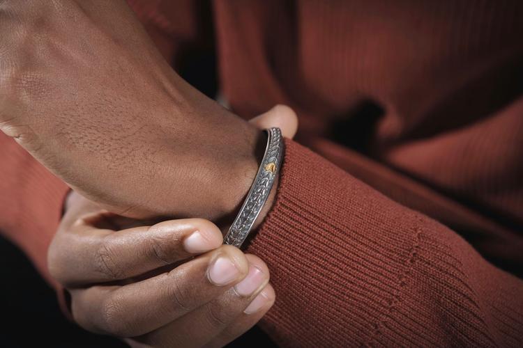 Top 10 Traditional Indian Gifts for Men