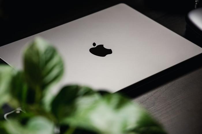 Top 10 Anniversary Gifts for Him in India