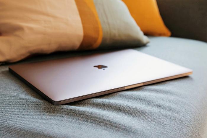 Top 10 Anniversary Gifts for Him in India