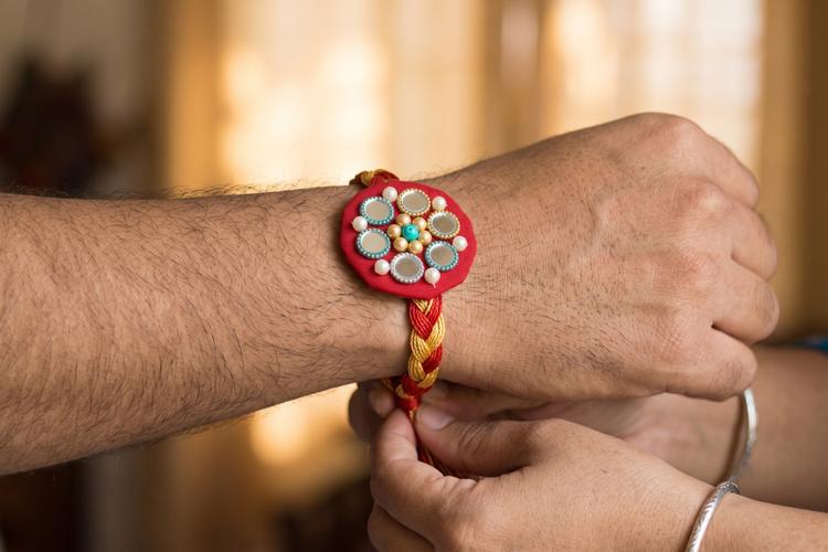 How to make a Rakhi