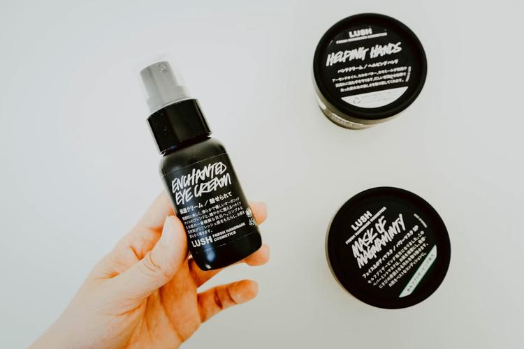 Best Grooming Gifts for Men: From Skincare to Fragrance