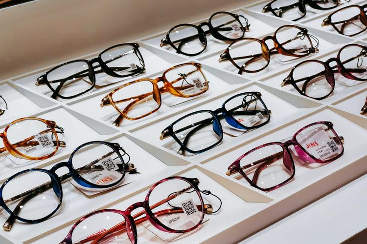 Find the perfect Sunglasses for your loved ones