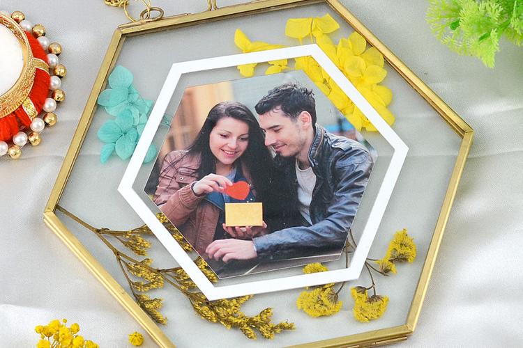 How to send Personalized Gifts to New Delhi?