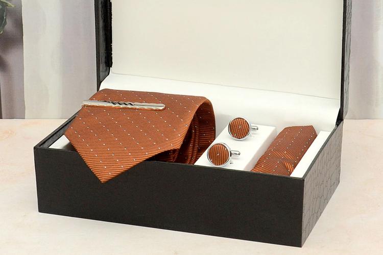 Top 10 Gifts for Uncle in India